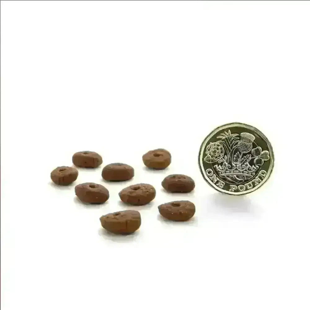 Canagan Light cat treats: brown baked dough rings with super digestible protein