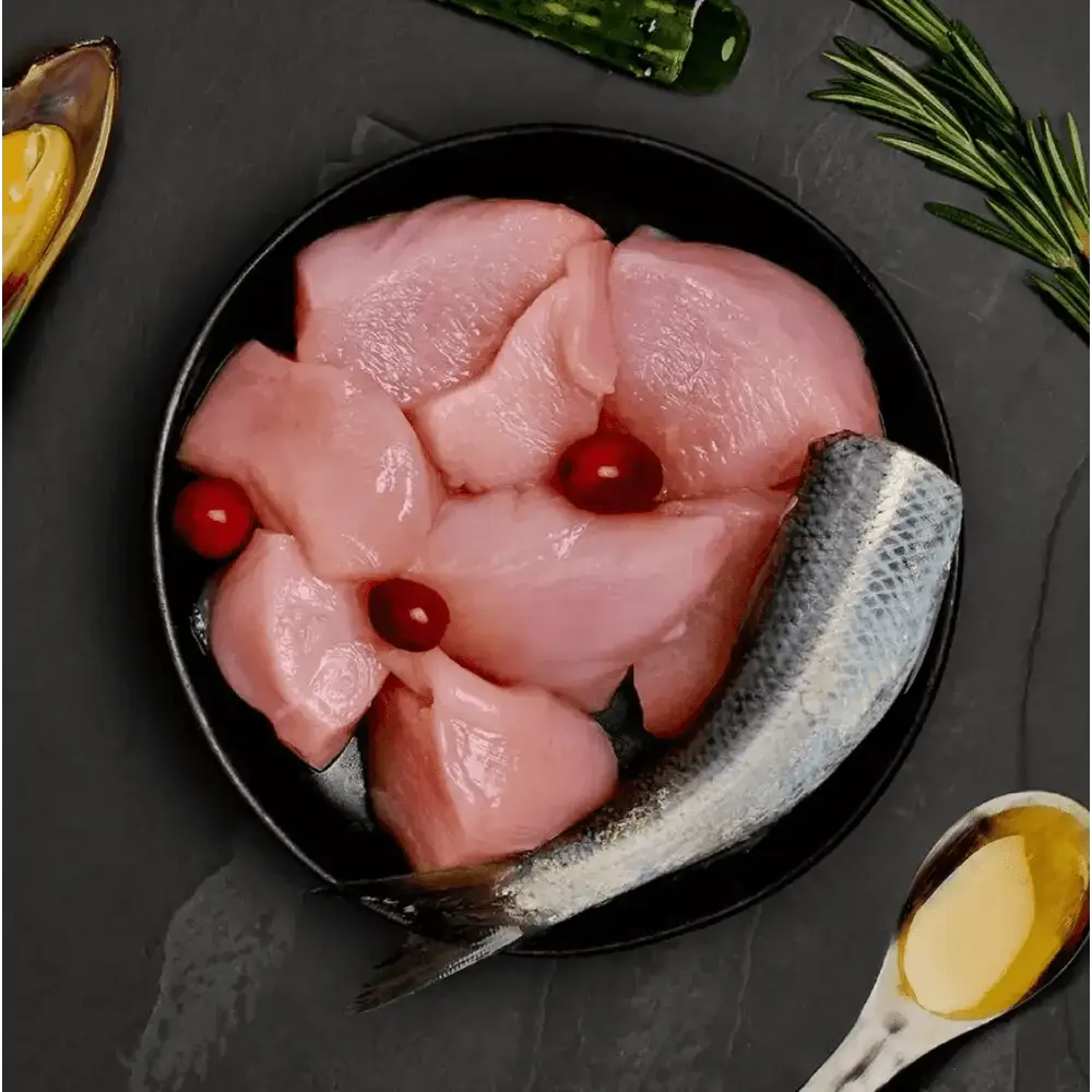 Canagan wet cat food: raw chicken breast, herring fish, cherry tomatoes, rosemary