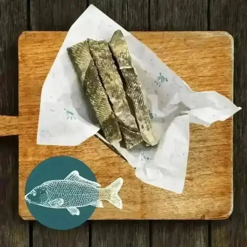Wooden cutting board with fish fillets for Fish Stick Chew Box Large, ideal fish stick chews
