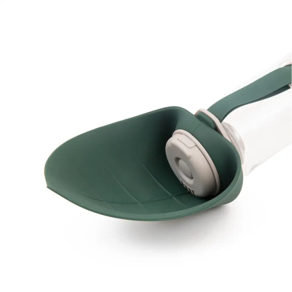 Green plastic trowel in Great&Small Active Treat travel water bottle