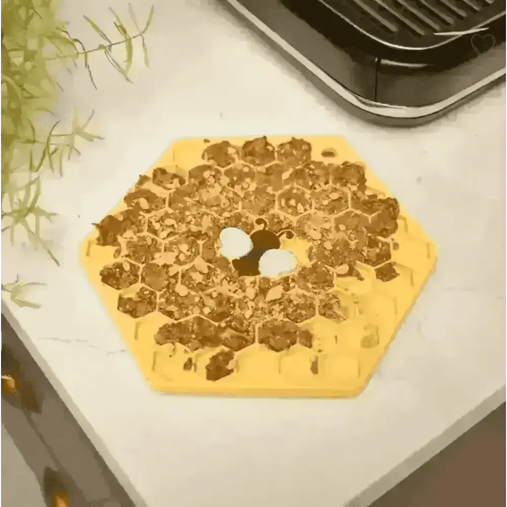 Great&small Slow Down Bee Hive Silicone Snack Pad - Dog Beds & Bowls | Natural Pet Shop