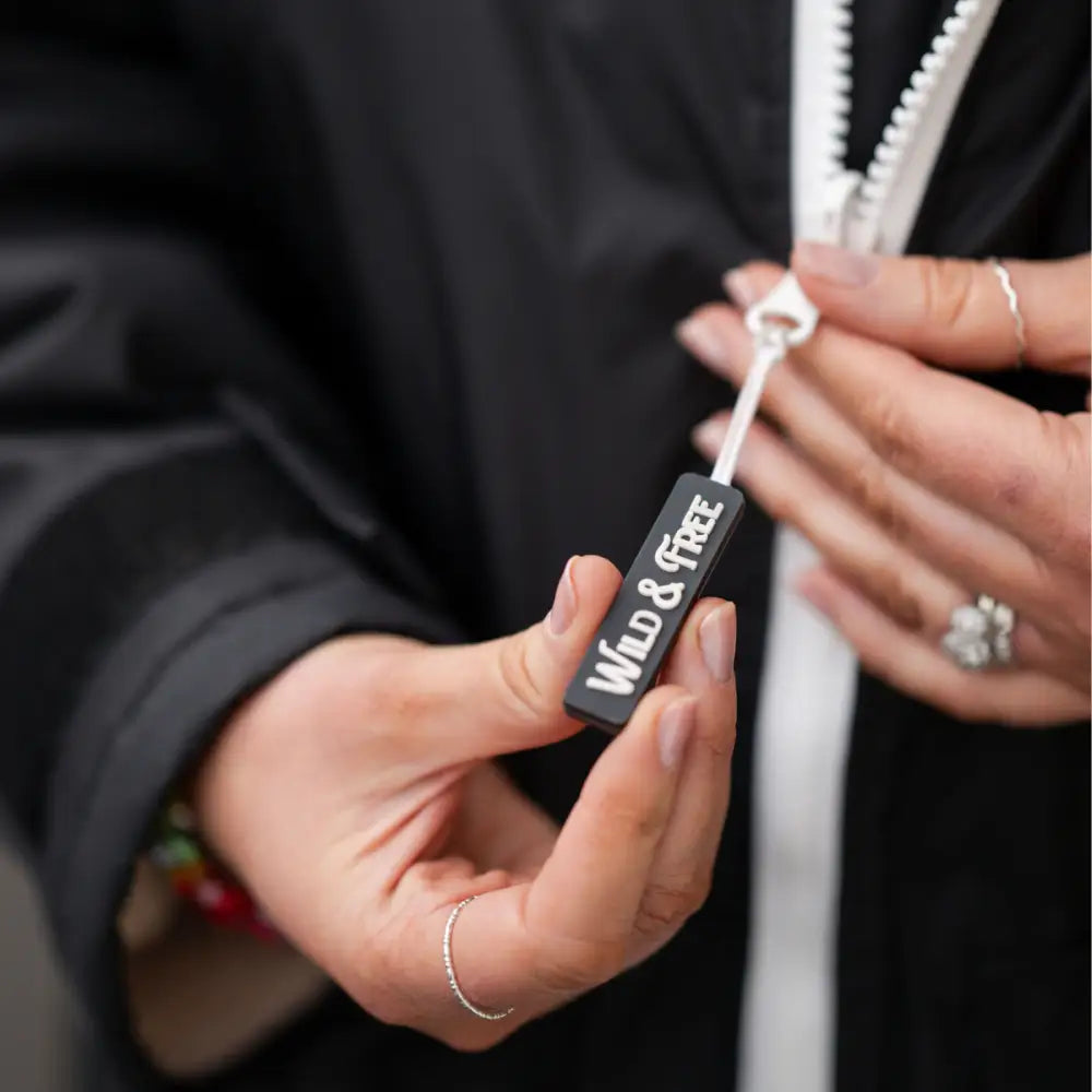 Black zipper pull with Wild & Free text on Classic Cobe changing robe