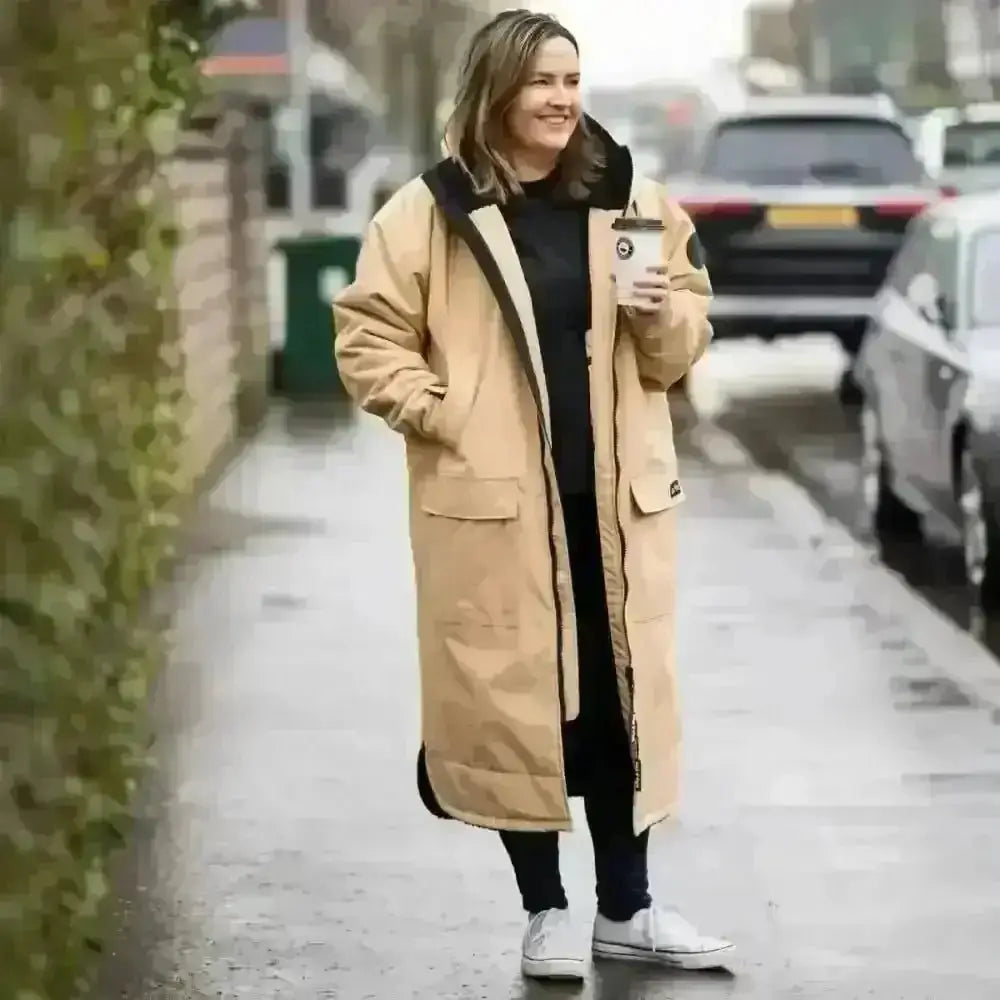 Camel Cobe Black Edition changing robe: beige oversized puffer coat