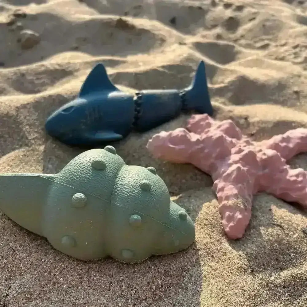 Eco-friendly recycled rubber conch dog treat toy with suction cups